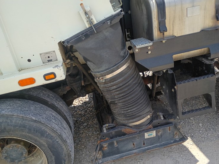 2015-international-durastar-4300-image-95