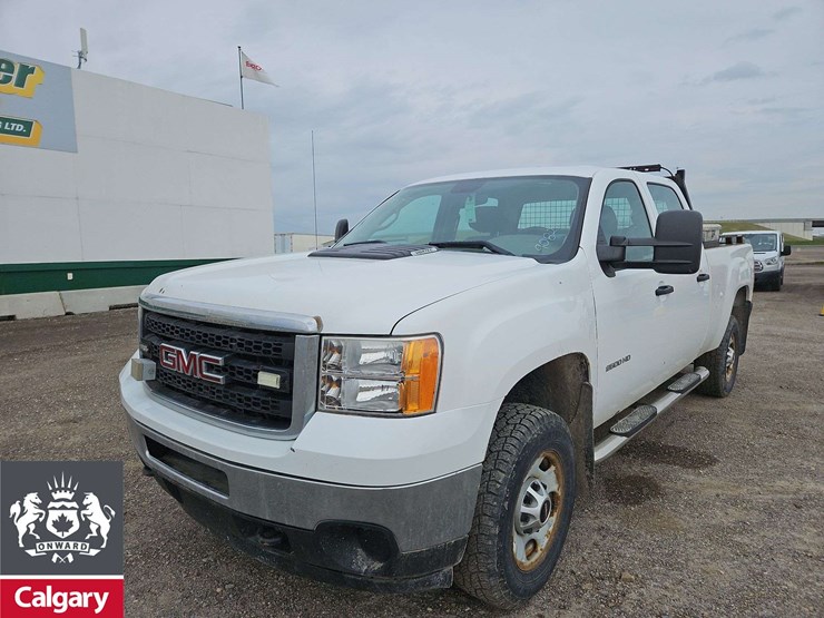 2013-gmc-sierra-2500hd-image-1
