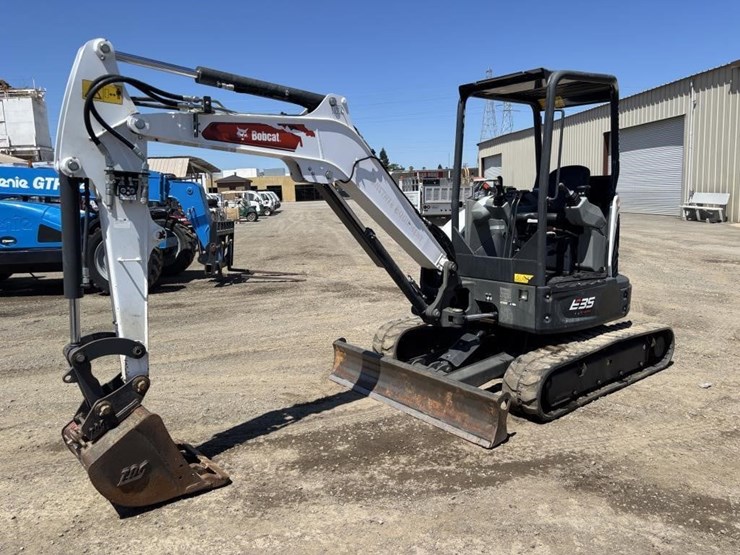 2022-bobcat-e35-image-1