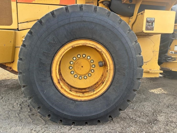 2005-deere-624j-image-19