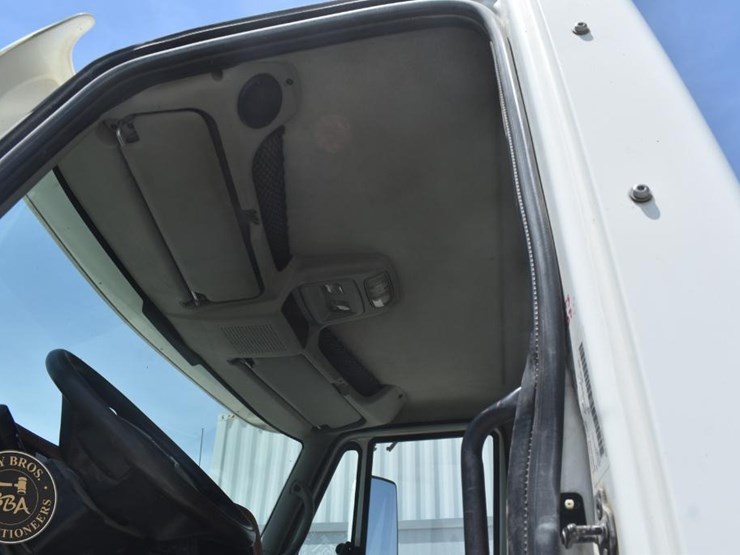 2010-international-prostar-image-34
