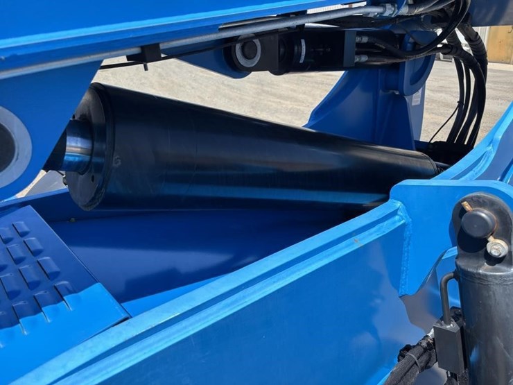 2019-genie-gth844-image-37