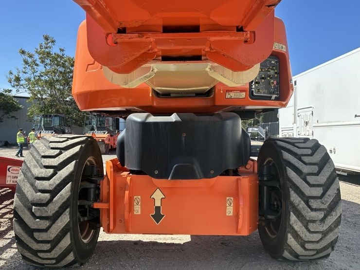 2016-jlg-1250ajp-image-23