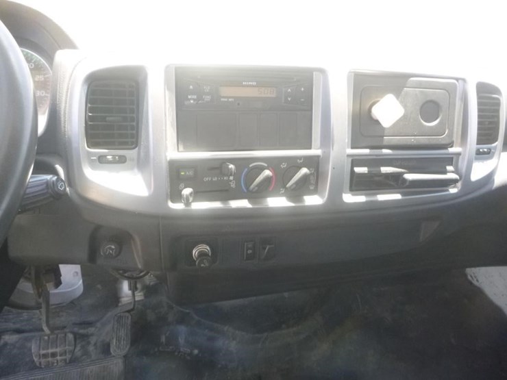 2013-hino-268-image-26