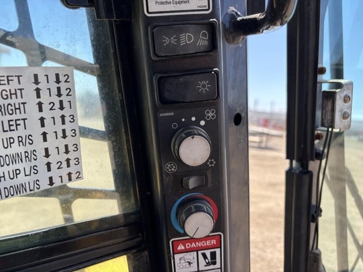 2018-yanmar-s220r-image-37
