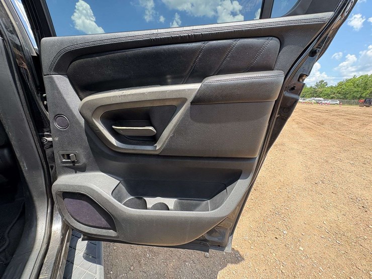 2015-nissan-armada-image-20