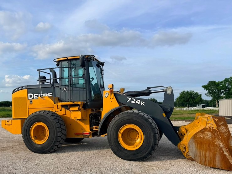 2019-deere-724k-image-11