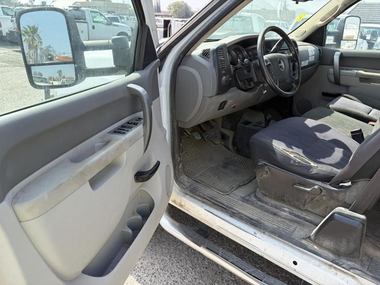 2012-gmc-2500hd-image-12