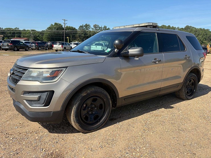 2016-ford-explorer-image-1
