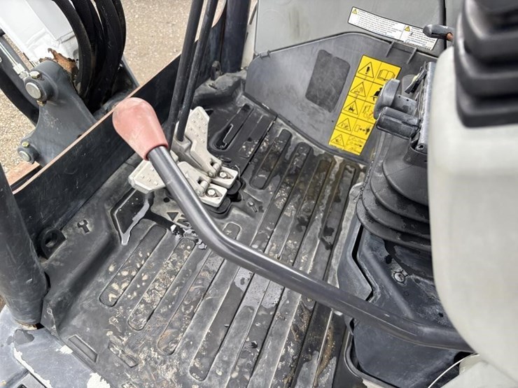 2021-bobcat-e26-image-31
