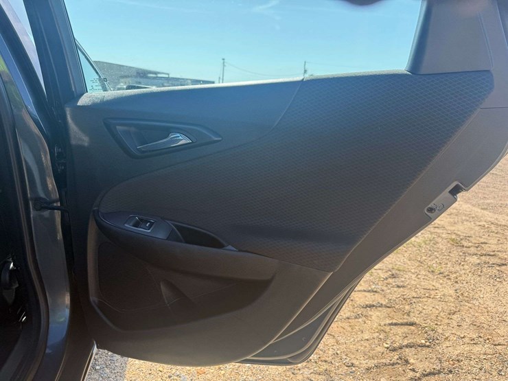 2019-chevrolet-malibu-4-door-sedan-(140,696-miles)-image-16