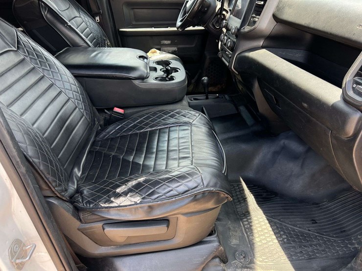 2022-dodge-3500-image-32