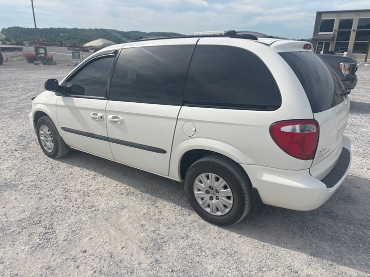 2003-dodge-caravan-image-4