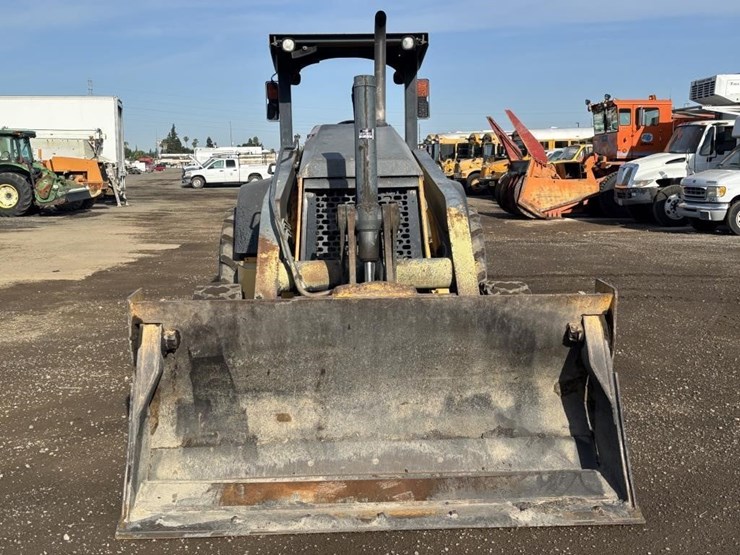 2010-deere-210lj-image-6