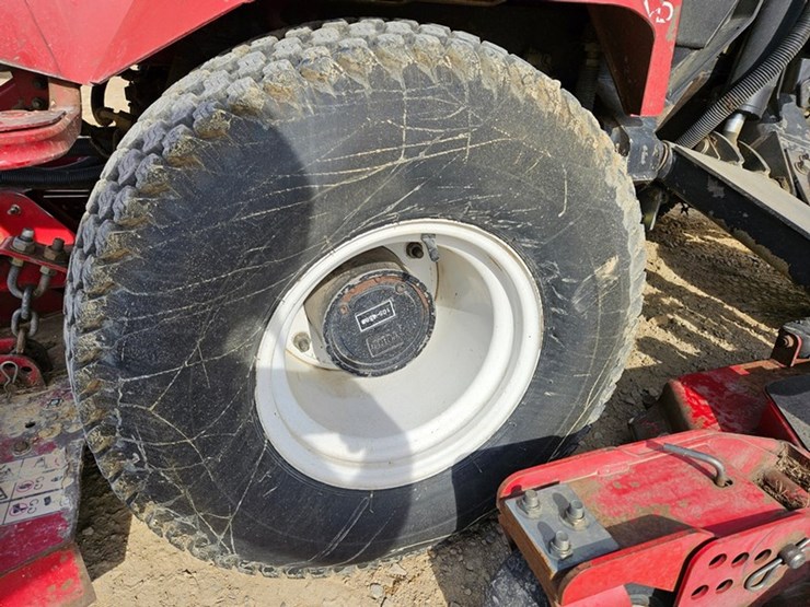 #5037-•-toro-ground-master-4000d-4x4-wide-area-mower-image-11