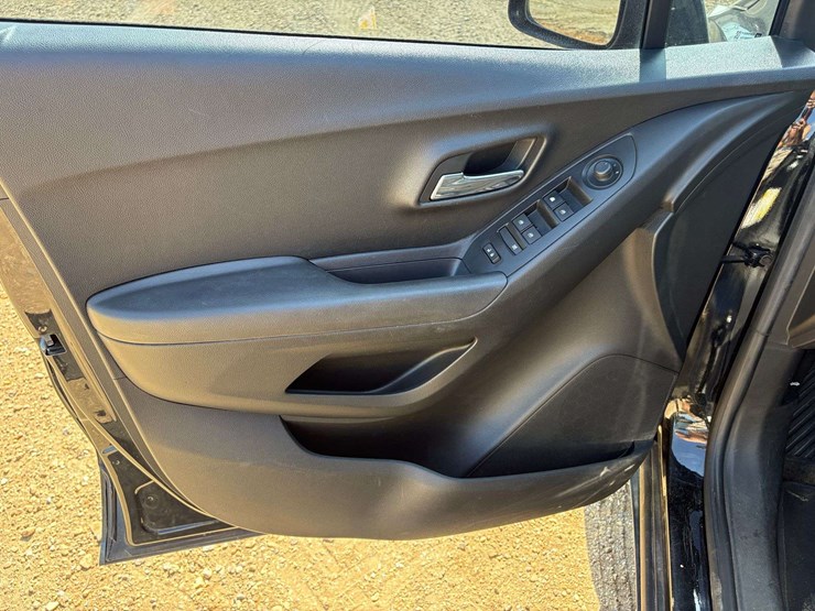 2019-chevrolet-trax-4-door-suv-(131,255-miles)-image-11