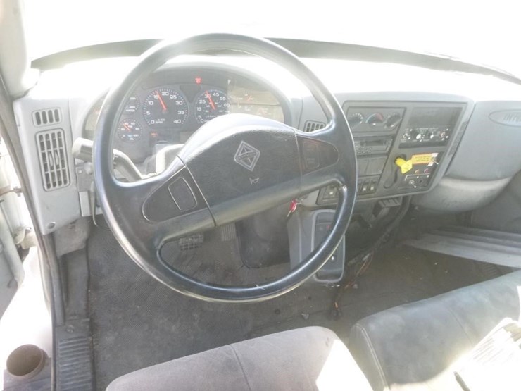 2003-international-durastar-4300-image-16