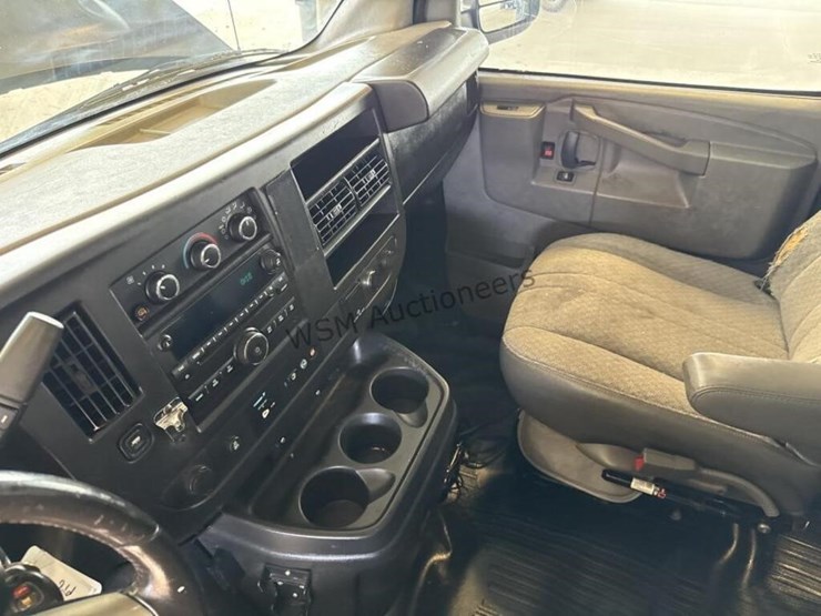 2016-chevrolet-express-3500-image-24