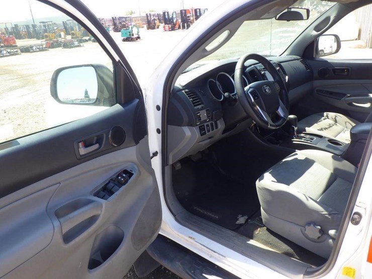 2013-toyota-tacoma-image-5