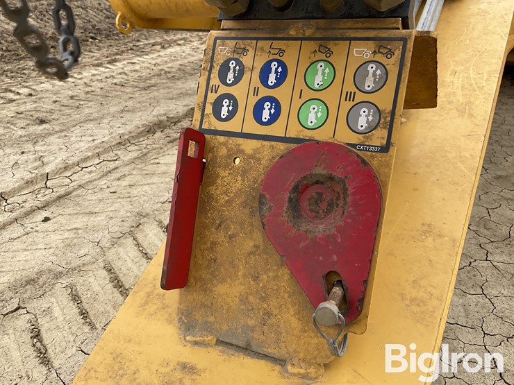 2020-deere-2412e-image-10