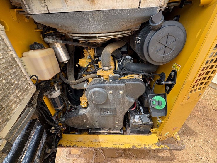 2014-caterpillar-299d-image-31
