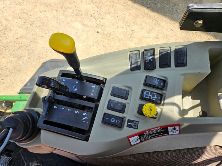 john-deere-3520-image-29