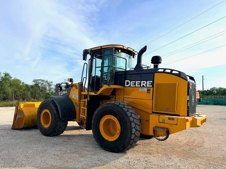 2019-deere-724k-image-9