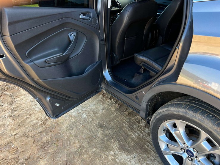 2014-ford-escape-titanium-image-30