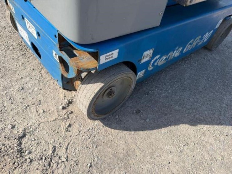 2015-genie-gr-20-electric-personnel-lift-gr1539528-image-20