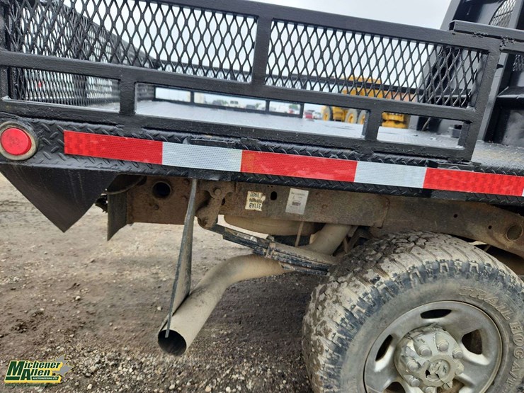 2011-dodge-3500-image-39