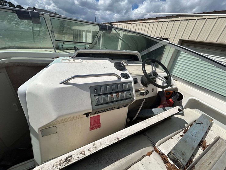 sea-ray-290-sundancer-cuddy-cabin-boat-image-12
