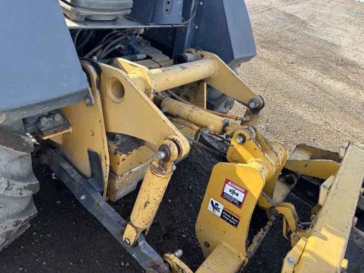 2010-deere-210lj-image-21