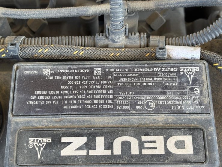 2019-genie-gth844-image-63