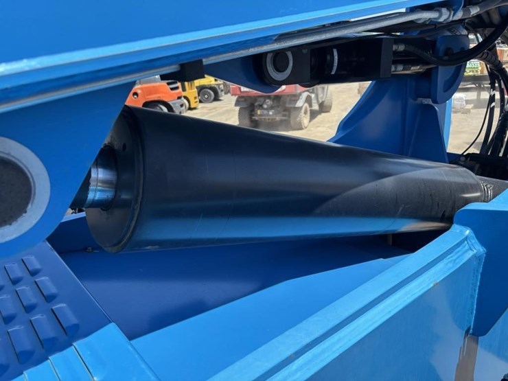 2019-genie-gth844-image-39
