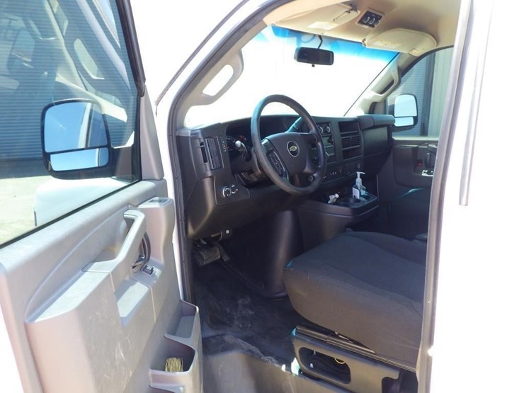 2016-chevrolet-express-3500-image-5