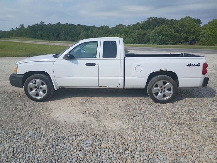 2005-dodge-dakota-image-3