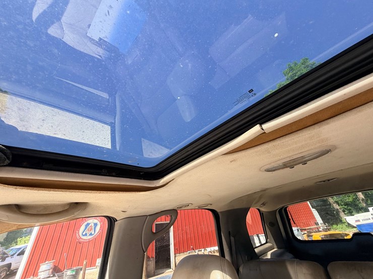2002-chevrolet-tahoe-image-77