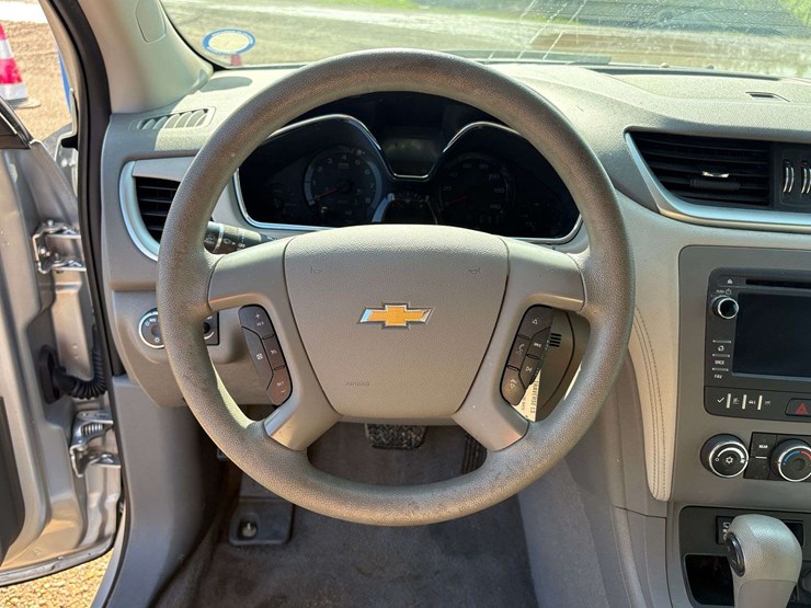 2016-chevrolet-traverse-ls-image-13