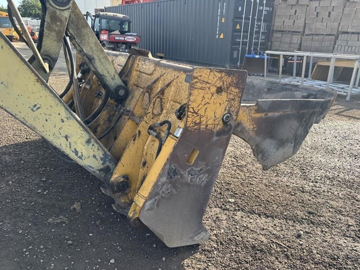 2010-deere-210lj-image-12