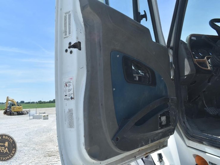 2010-international-prostar-image-32