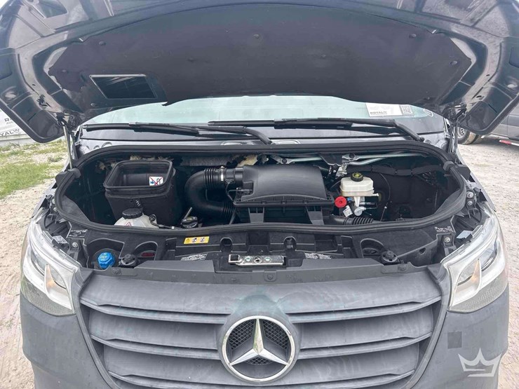 2021-mercedes-benz-sprinter-4500-image-9