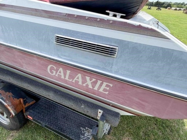 1991-galaxie-19’-deck-boat-&-trailer-image-8
