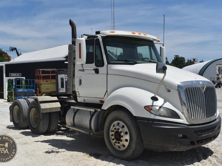 2010-international-prostar-image-7