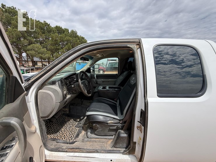 2011-chevrolet-2500hd-image-6