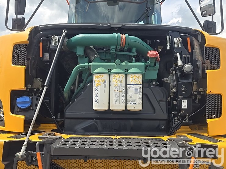 2022-volvo-a25g-image-35