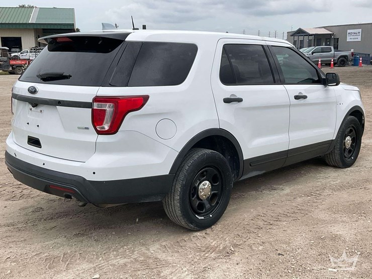 2017-ford-explorer-image-3