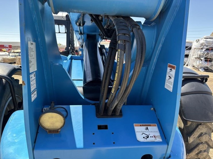 2019-genie-gth844-image-40