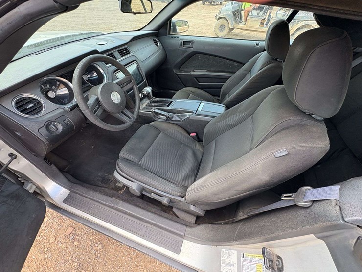 2010-ford-mustang-2-door-convertible-(117,578-miles)-image-9