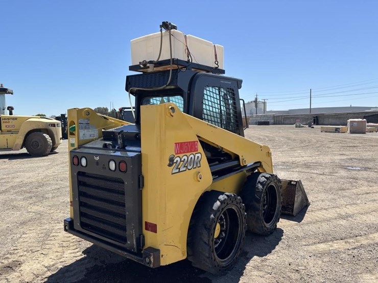 2018-yanmar-s220r-image-3