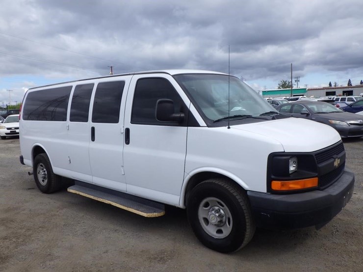 2013-chevrolet-express-2500-image-2